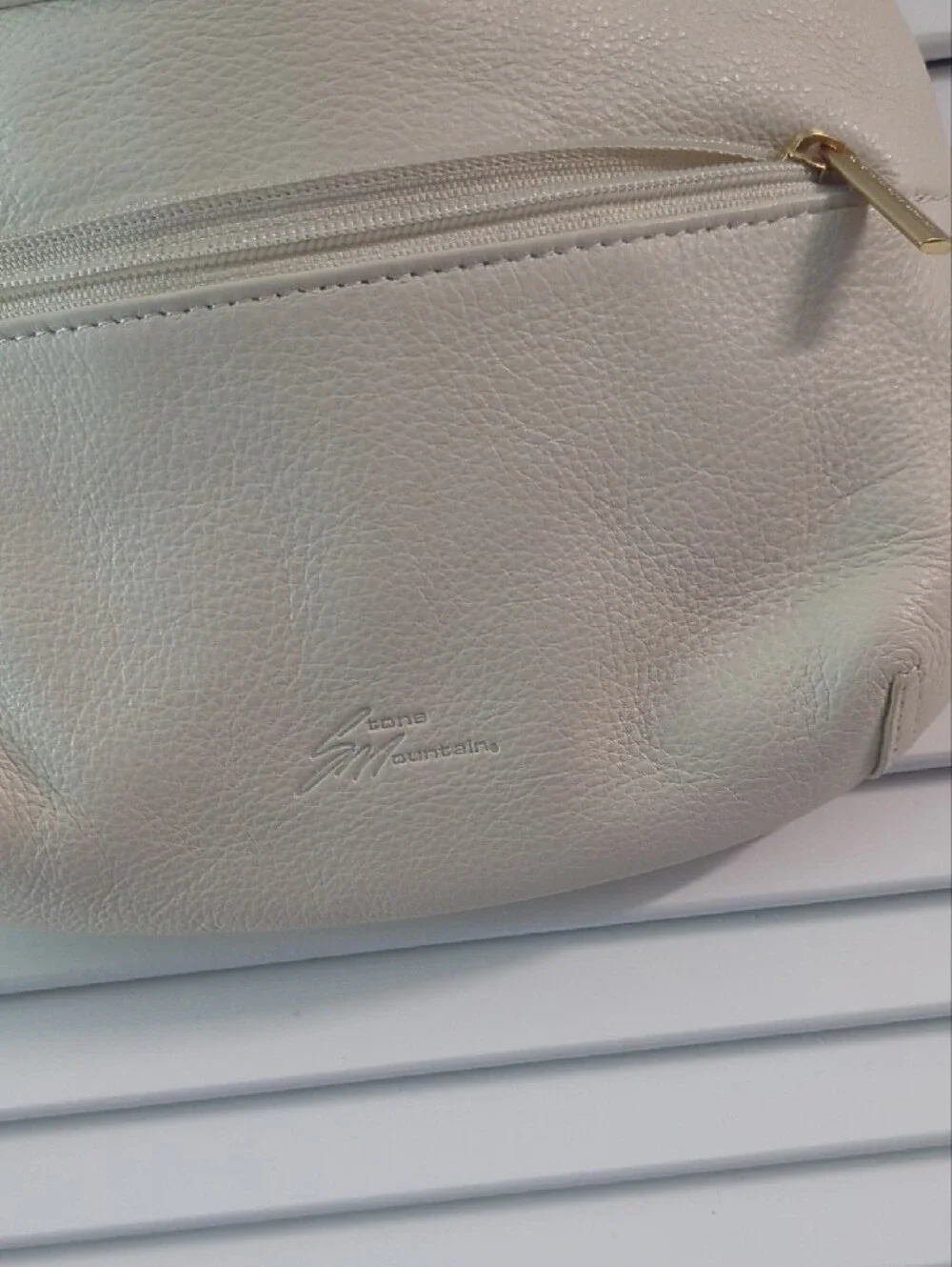 Stone Mountain Accessories Cream Shoulder Bag with Gold Hardware - Picture 3 of 8
